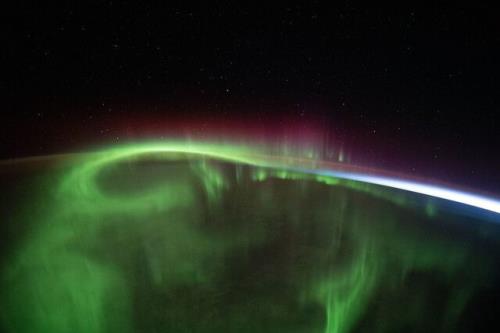 درخشش تعجب آور شفق قطبی از منظر ایستگاه فضایی بین المللی