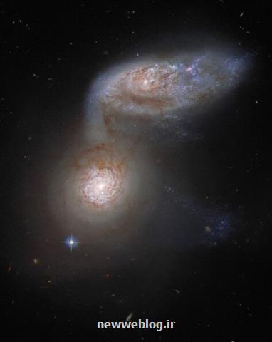 رقص ۲ کهکشان مارپیچی در فضا