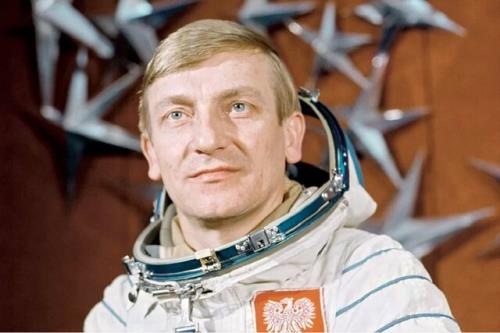 تنها فضانورد لهستانی تاریخ درگذشت