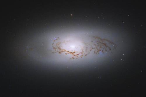 عکس جدید هابل از یک کهکشان عدسی