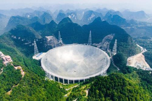 ربات ها از تلسکوپ چین نگهداری می کنند