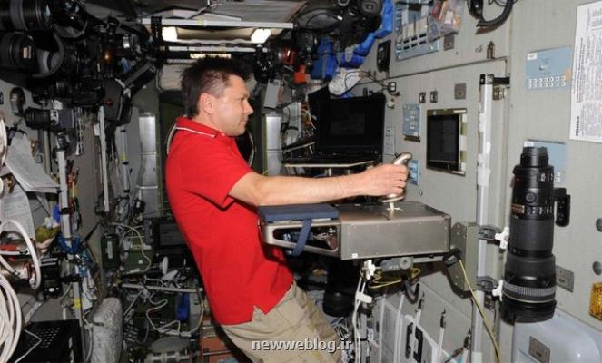 فضانورد روس ركورد زد